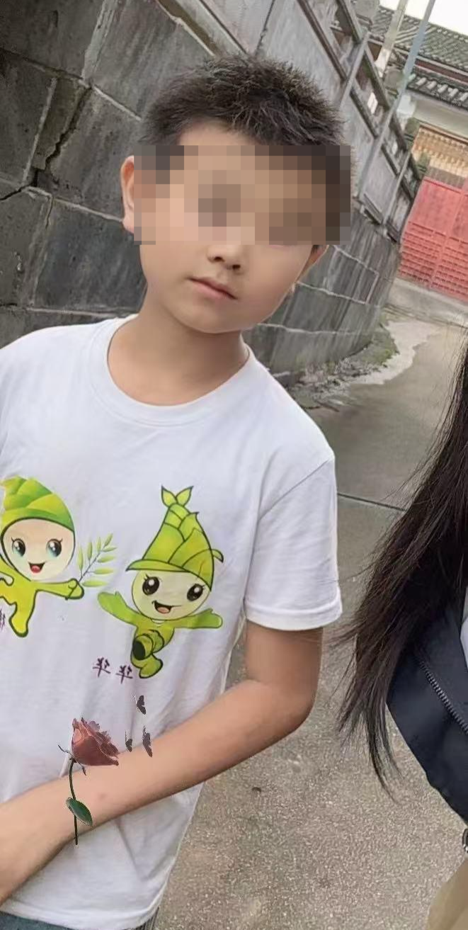 开云体育官网-邀约偷铁皮遭拒绝，云南一61岁老妇杀害13岁男孩，一审获死刑