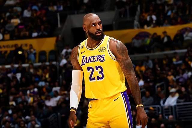 开云-湖人惨败黄蜂向附加赛靠拢，一数据显示詹姆斯根本不防守