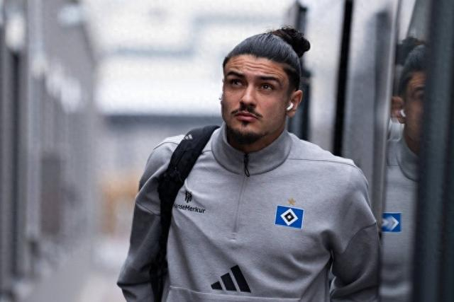 开云APP-冠军稳了？德甲王牌中卫加盟北京国安，曾是C罗师弟，球迷狂喜！|塞尔吉奥·拉莫斯|克里斯蒂亚诺·罗纳尔多|德乙|锋线|吉列尔梅-拉莫斯_新浪体育_新浪新闻