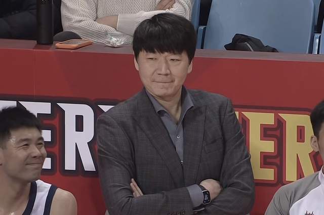 开云体育下载-山东男篮小胜，高诗岩12+5关键三分 双塔替克里斯 新外援25日到