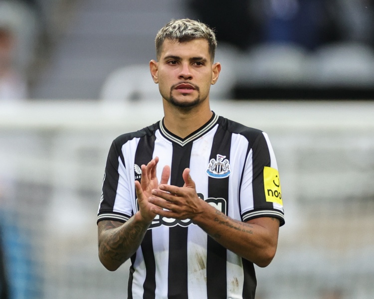 开云APP-记者：卡塞米罗向曼联推荐吉马良斯，但球队引援策略不会由他决定