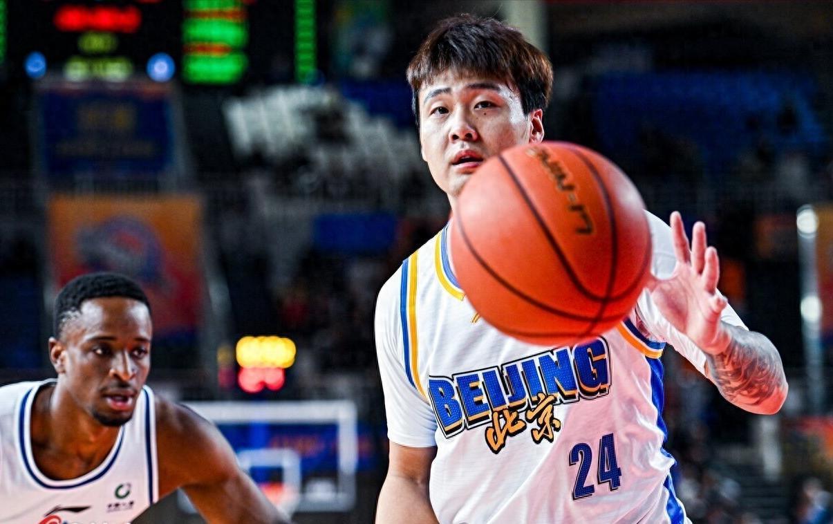 开云体育官网-幸亏放弃赵睿！上海队二选一成功，辽篮三冠前锋太香，成全王哲林