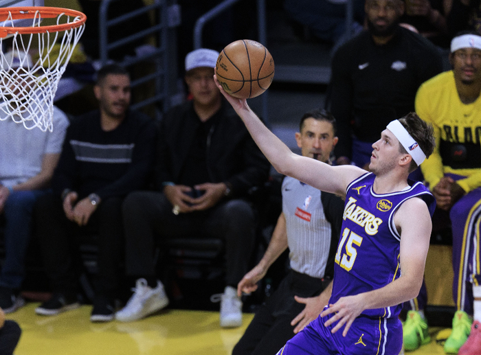 开云体育官网-湖人2将回暖彻底拔高上限！里弗斯连爆三场，艾顿统治内线攻守！|奥斯汀-里弗斯|洛杉矶湖人队|丹佛掘金队|nba|比赛_新浪体育_新浪新闻