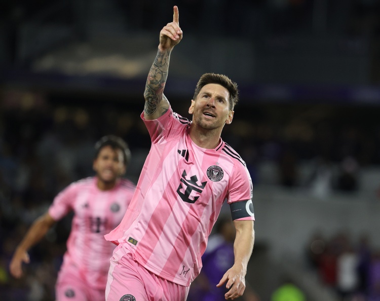 开云体育官网-维斯塔潘：梅西在场上想进球就能进，你无法阻止他